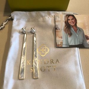 Kendra Scott White Pearl Earrings